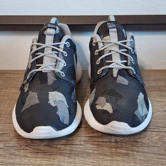 Nike Roshe One Jacquard Print (845009-001) Women's Running Shoes Size 8.5 Gray - Picture 2 of 8